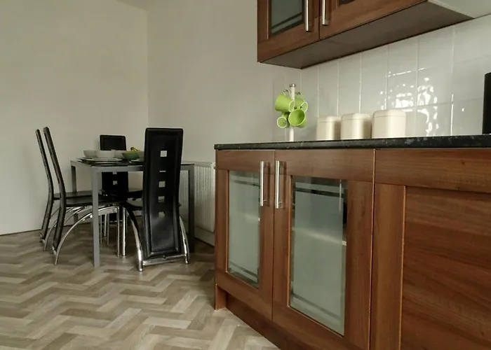 Earthling 1, Apartment