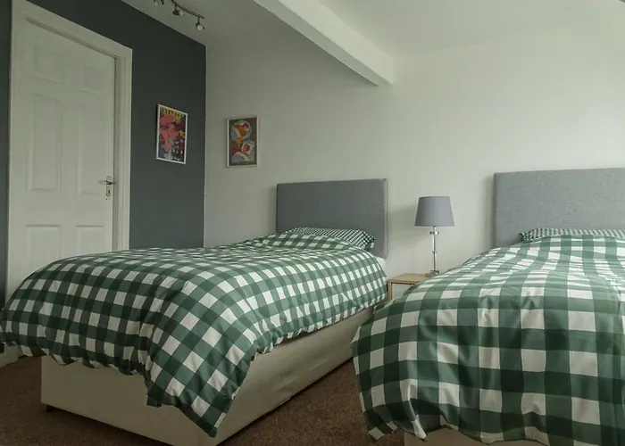 Earthling 1, Apartment